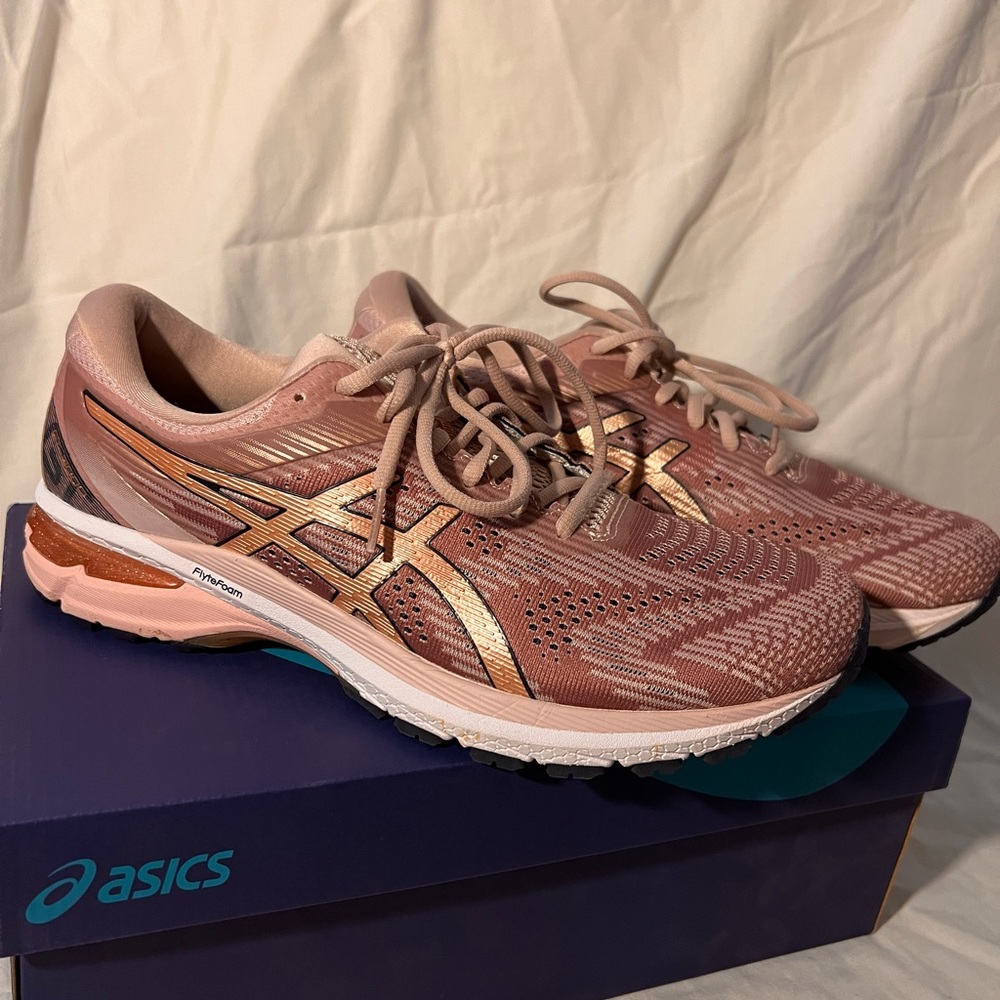 Asics GT-2000 8 Rose Gold Women’s Sz 11 LIKE NEW
